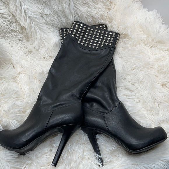 BCBGeneration Shoes - BCBG tall boots 6B